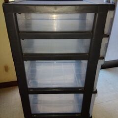 【早期処分】キャスター付アイリスオーヤマ4段プラスチック収納引き出しの画像