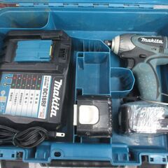 マキタ makita TD135D インパクトドライバ 中古品 バッテリ 3.0Ah,1.5Ah 充電器 【ハンズクラフト宜野湾店】の画像