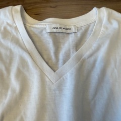 AZUL Vネックシャツの画像