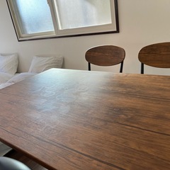 ダイニングテーブルとイス（4脚）のセットの画像