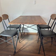 ダイニングテーブルとイス（4脚）のセットの画像