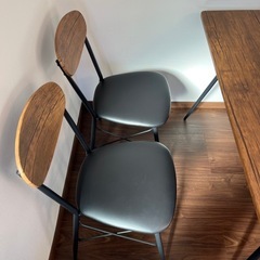 ダイニングテーブルとイス（4脚）のセットの画像