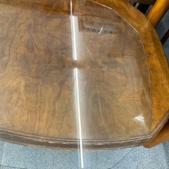 ラウンドガラステーブルの画像