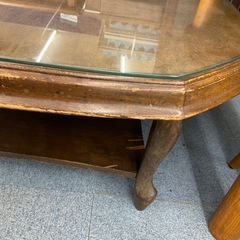 ラウンドガラステーブルの画像