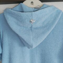 cat in the closet　パイル地フード付きジップパーカー 半袖 水色 ビーズの画像