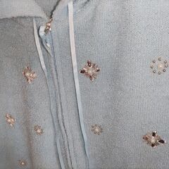 cat in the closet　パイル地フード付きジップパーカー 半袖 水色 ビーズの画像