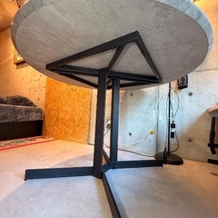 コンクリート調　円形ダイニングテーブル　直径120cmの画像