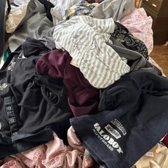 ワゴン内110円〜440円‼️冬物、夏物⛄️☀️ニットデニムTシャツ短パンスカートロンTマフラーバッグ等の画像