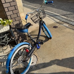 キラキラの文字付き子供用自転車の画像