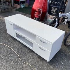 ホワイトテレビボード　キャスター付きの画像