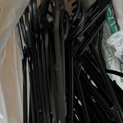 黒ハンガー　数十本の画像