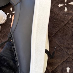 ブラックレースアップスニーカーの画像