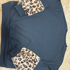 トレーナー豹柄入りの画像