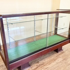 ショーケース　【配送可能】　アンティーク調　天然木フレーム　保護マット付き　12/21までの画像