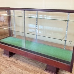 ショーケース　【配送可能】　アンティーク調　天然木フレーム　保護マット付き　12/21までの画像