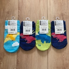 新品未使用　タグ付き　男の子　靴下　恐竜　の画像