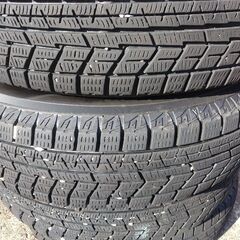 スタッドレスタイヤ四本の画像