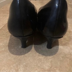黒　パンプスの画像