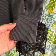 袖口のレースが可愛いカットソーの画像