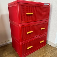 赤のチェスト　　　　　の画像