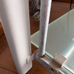 テレビ　ガラス台の画像