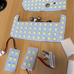 プリウスα前期内外装パーツ5点、他無料サービス品5点あり、値引き及び引き取り相談可の画像