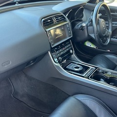 価格交渉可　ジャガーXE 上級グレードプレステージ　修復歴無し　美車　車検R9.4の画像