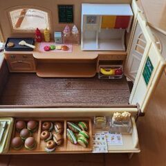 シルバニアファミリー　ハンバーガーワゴンと家具達の画像