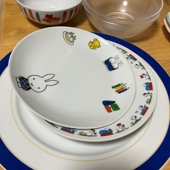 食器　候補の方とお話中です。の画像