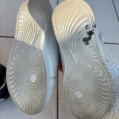 キッズ　スニーカー　21.5cmの画像