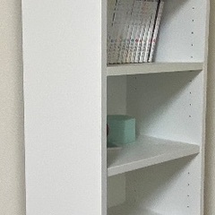 IKEA細長い白い棚の画像