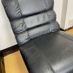 ソファー（黒、細かい傷あり）の画像