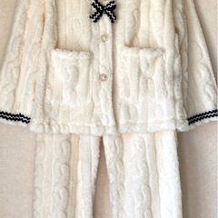 ルームウェア　もこもこ　パジャマ　ガーリー　アイボリー　リボン　あったか　部屋着　フリーサイズの画像
