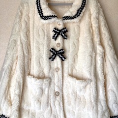 ルームウェア　もこもこ　パジャマ　ガーリー　アイボリー　リボン　あったか　部屋着　フリーサイズの画像