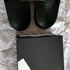 adidas サンダルの画像