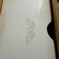 アンティーク風3段棚と1枚扉棚の画像