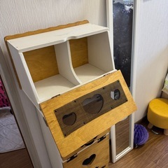 アンティーク風3段棚と1枚扉棚の画像