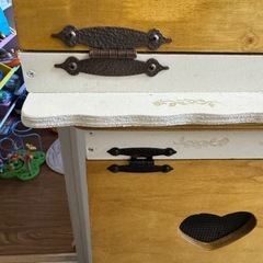 アンティーク風3段棚と1枚扉棚の画像