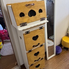 アンティーク風3段棚と1枚扉棚の画像