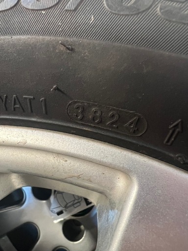 お買い上げありがとうございました?更に値下げ‼️クムホ スタッドレス バリ山‼️185/65/15 pcd100 4穴