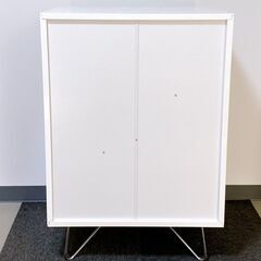 ホワイトチェスト  鏡面加工 脚が金属のオシャレデザインの画像