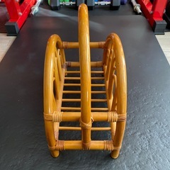 昭和レトロ　ラタンブックスタンドの画像