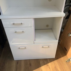 ダイニングボード　食器棚の画像