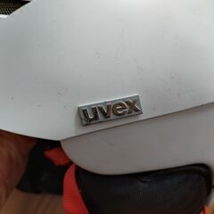 UVEXスキー・スノボ用ヘルメットとゴーグルセット（大人用）の画像