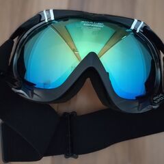 UVEXスキー・スノボ用ヘルメットとゴーグルセット（大人用）の画像