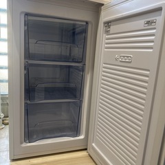 アイリスオーヤマ　ノンフロン冷凍庫　60L　IUSD-6B-Wの画像