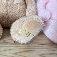 くまのぬいぐるみ　2つ　の画像