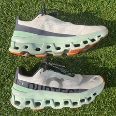 ランニングシューズ On  クラウドモンスター 25.5cm ホワイト/グリーン　厚底、高反発　
の画像