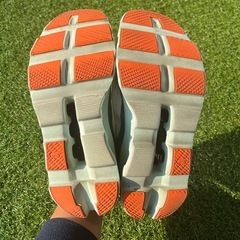 ランニングシューズ On  クラウドモンスター 25.5cm ホワイト/グリーン　厚底、高反発　
の画像