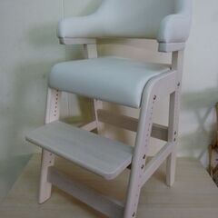 ※取引中/売約済***********　未使用/新品　組立済み　訳あり特価　お掃除ロボ対応 学習チェア 天然木 高さ調節 座面スライド 子供 小学生 学習椅子 木製の画像